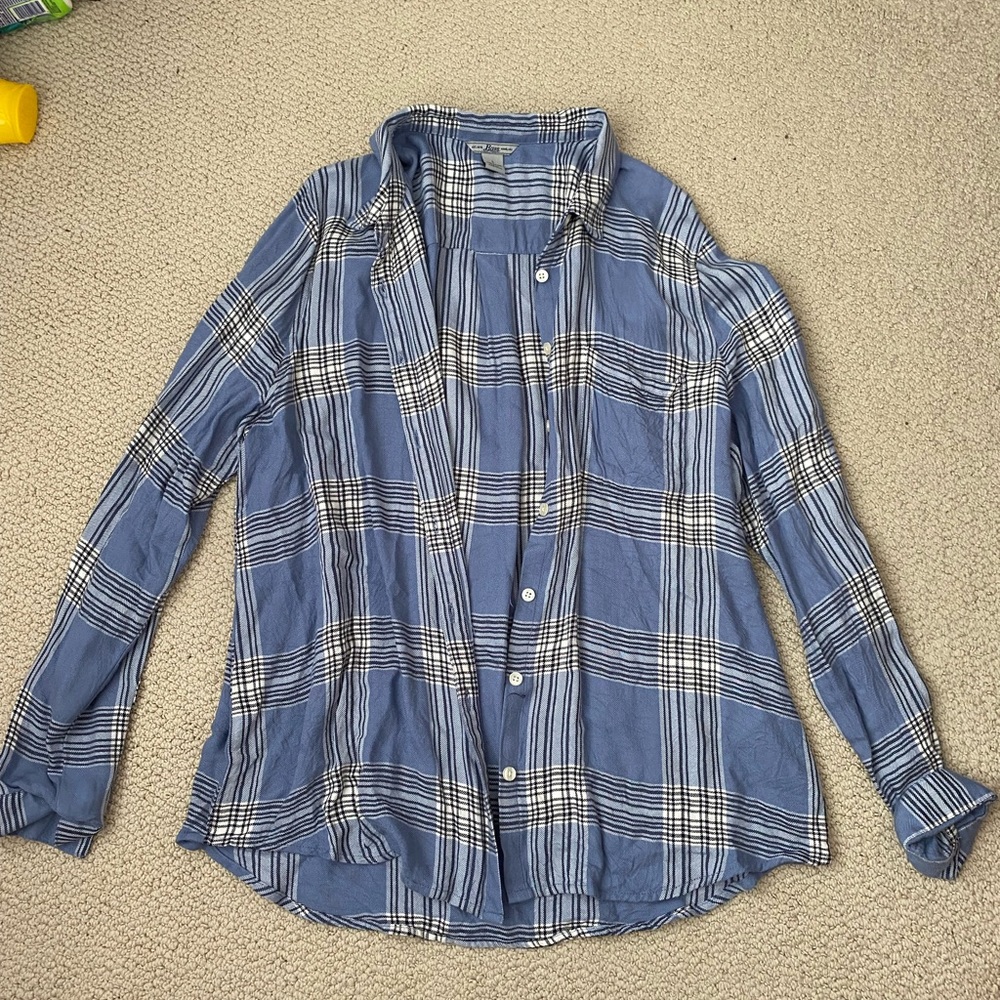 Button up flannel: Brand: Bass Color: Blue Size: Large